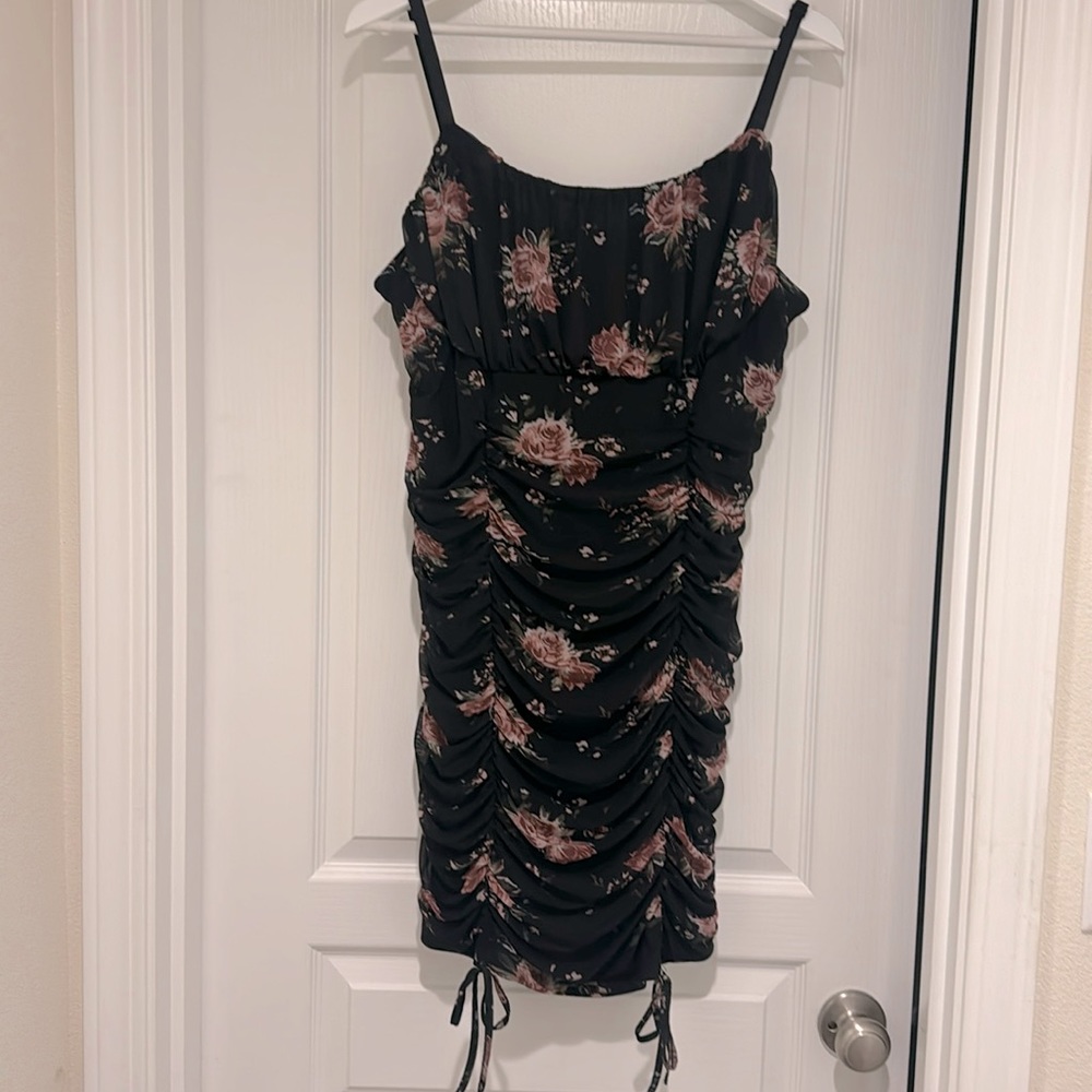 AUW black fitted ruched dress with roses. XL/3X
